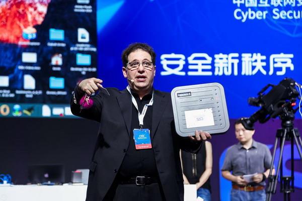 15岁黑入五角大楼的顶级黑客:现在人工智能产品都是假的